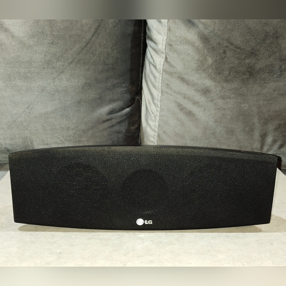 LG HOME THEATER SURROUND SOUND SYSTEM CENTER CHANNEL SPEAKER 4ohm 310W SH93PA-C - Picture 1 of 9